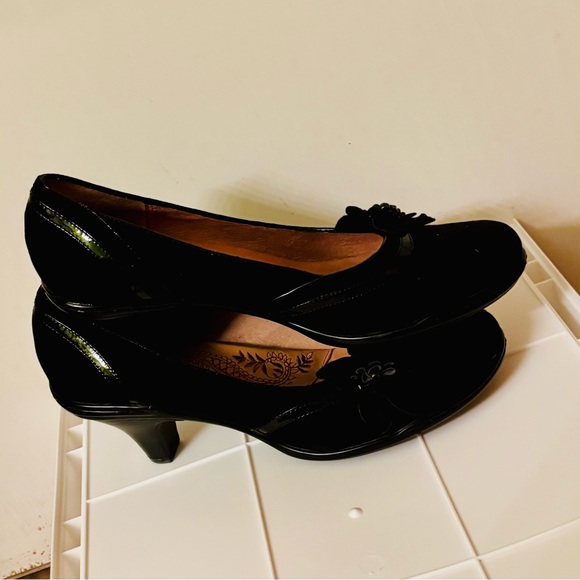 Sofft Brand black suede leather flower pumps kitten heels shoes - Picture 6 of 9